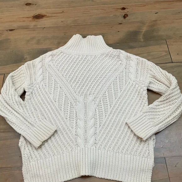525 AMERICAN CREAM CABLE KNIT CHUNKY SWEATER